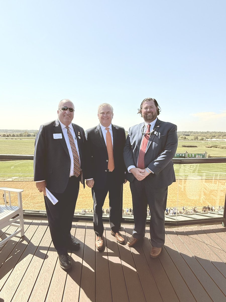 JamesComer's tweet image. Opening day of the Fall Race Season 🐎 at beautiful Keeneland in Lexington. @keenelandsales hit a record this year in part because of provisions written in the #OneBigBeautifulBill. Equine is a huge part of agriculture in Kentucky, and it’s why we are the horse capital of the
