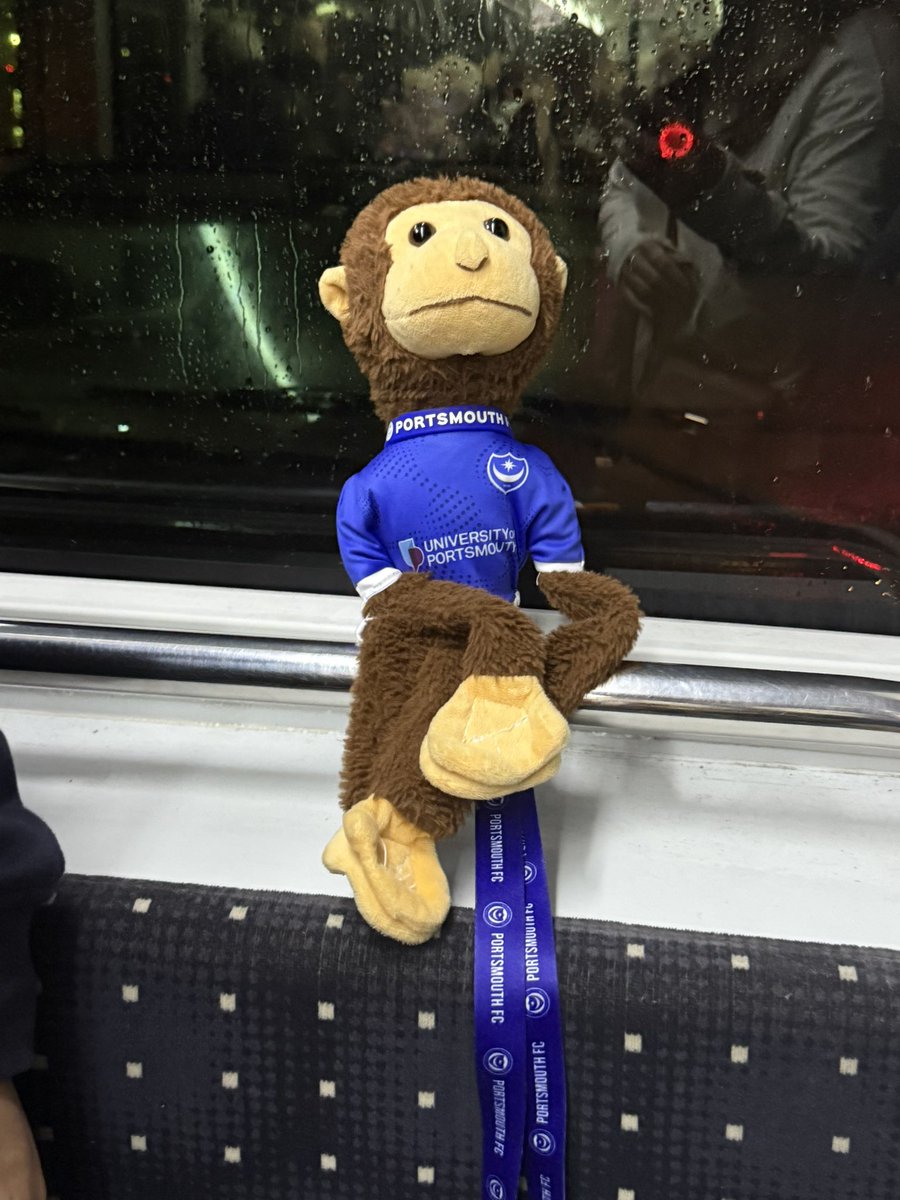 cj_pompey's tweet photo. Look who I’ve just bumped into………. He’s definitely not as wind swept as me after getting off the plane @GibMonkeyPompey 🤣🇬🇮✈️ #pompeyfan #readyforthegame #fridaynightarrivals https://t.co/6O2ycfwaIK