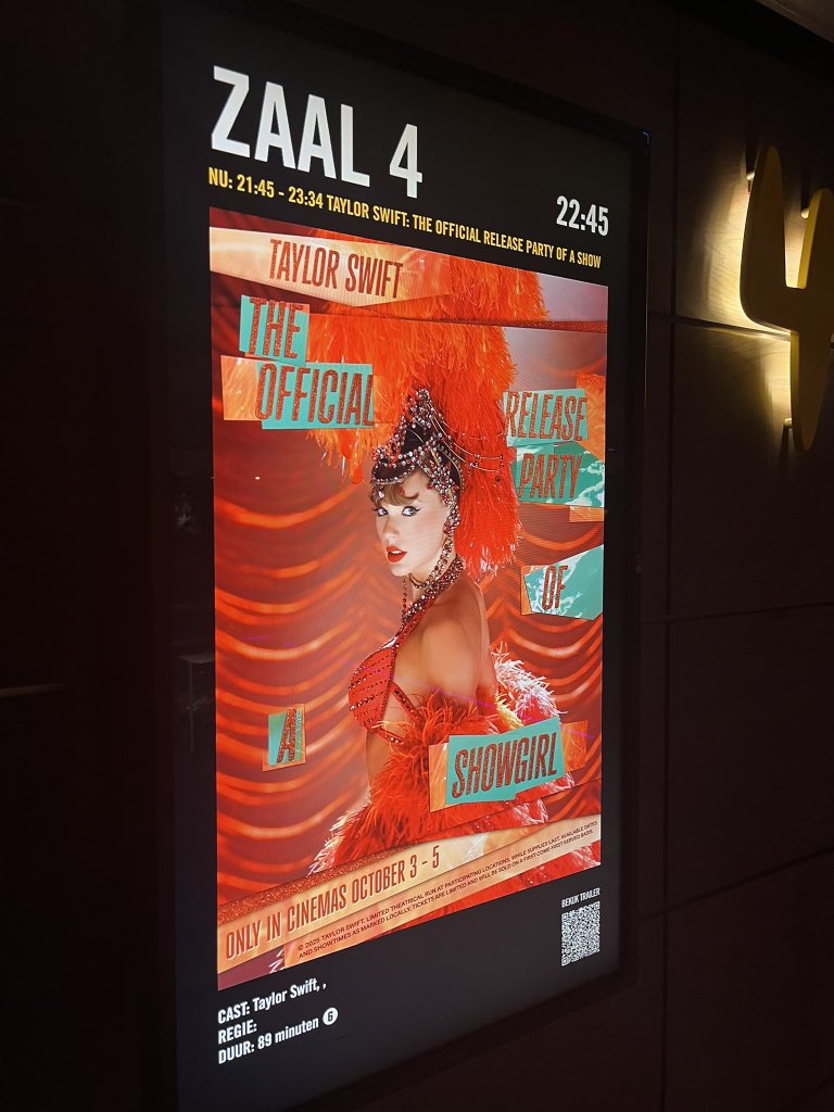 went to see the queen in the theatre 🥰