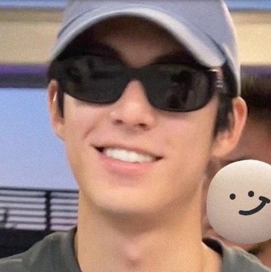 jewlloves's tweet image. I'm waiting to see if this cutie will show up at the airport today...