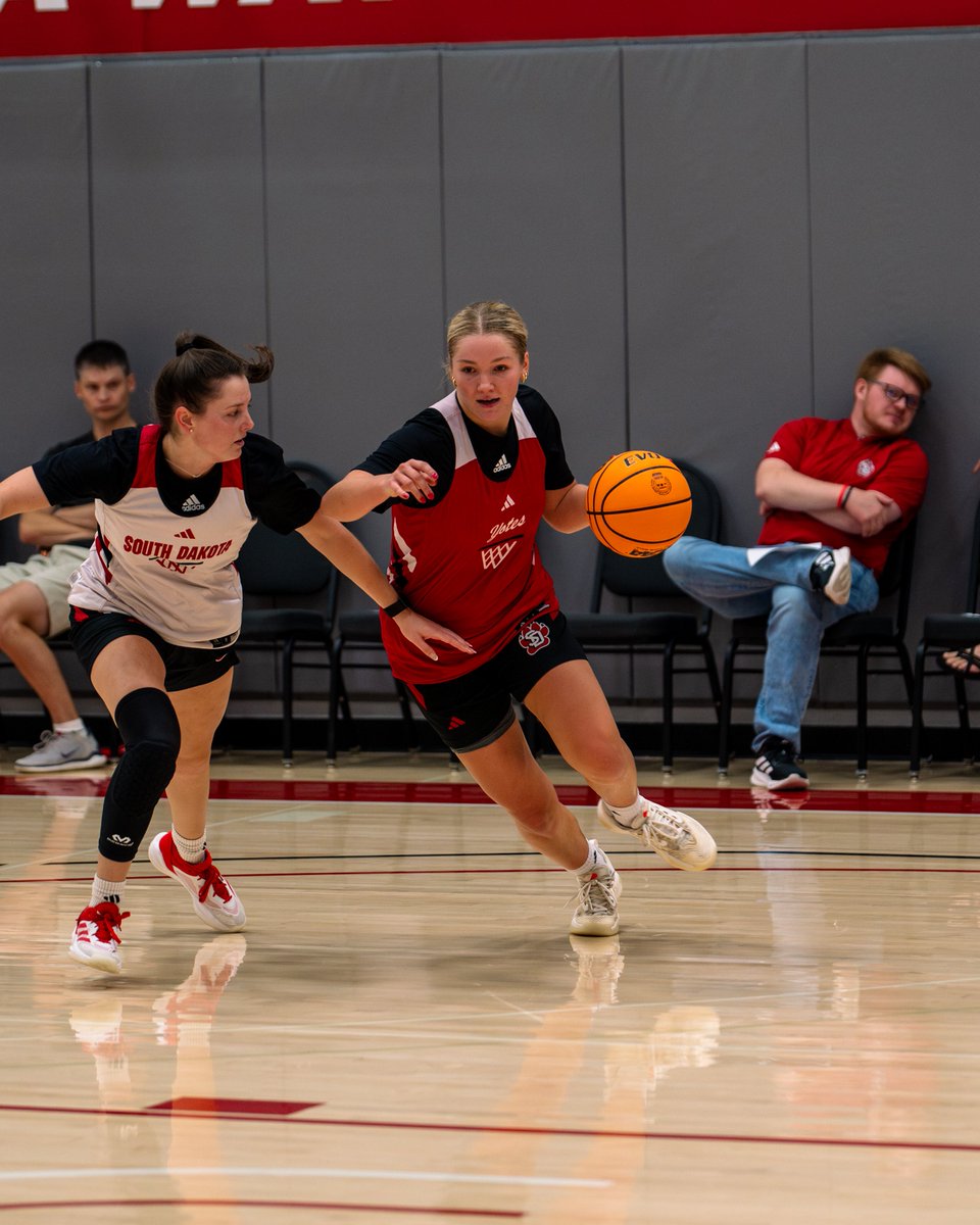 Thanks to all who came to our open practice this afternoon 🫶

#GoYotes x #WeAreSouthDakota
