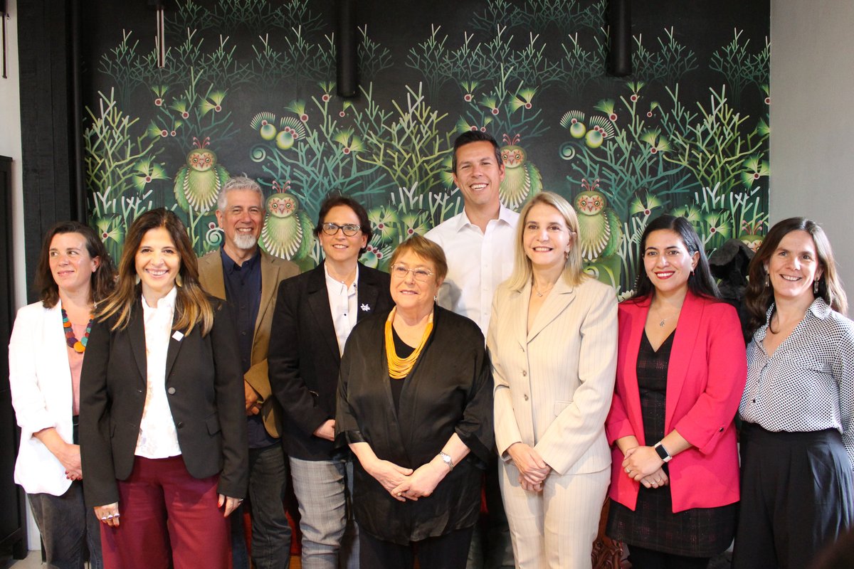 📸 Hoy dimos inicio oficial al proyecto 𝗠𝘂𝗷𝗲𝗿𝗲𝘀 𝗾𝘂𝗲 𝗹𝗶𝗱𝗲𝗿𝗮𝗻, junto al Comité Asesor Estratégico y con la presencia de la fundadora de Horizonte Ciudadano y expresidenta de Chile, Michelle Bachelet. 🧵