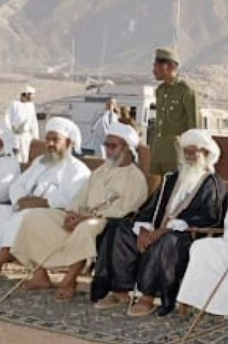 alhinai1000's tweet photo. صورة  التقطت في ولاية بدبد تعود الى عام 1974م وتجمع المغفور لهم الشيخ/ محمد بن زاهر بن غصن الهنائي والشيخ/ عبدالله بن علي الخليلي والشيخ/ محمد بن زهران الحراصي  رحمهم الله. https://t.co/aXHoxgYhN6