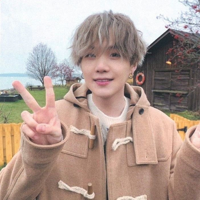thvyoongi's tweet image. Me presentoooo 💗💗
- Colombiana
- Tengo 16
- Bailarina
- Staneo a BTS
- Escucho de todo
- Amo a Yoongi y a Laufey
- Bisexual
#armybts #kpop #danser #snoopy