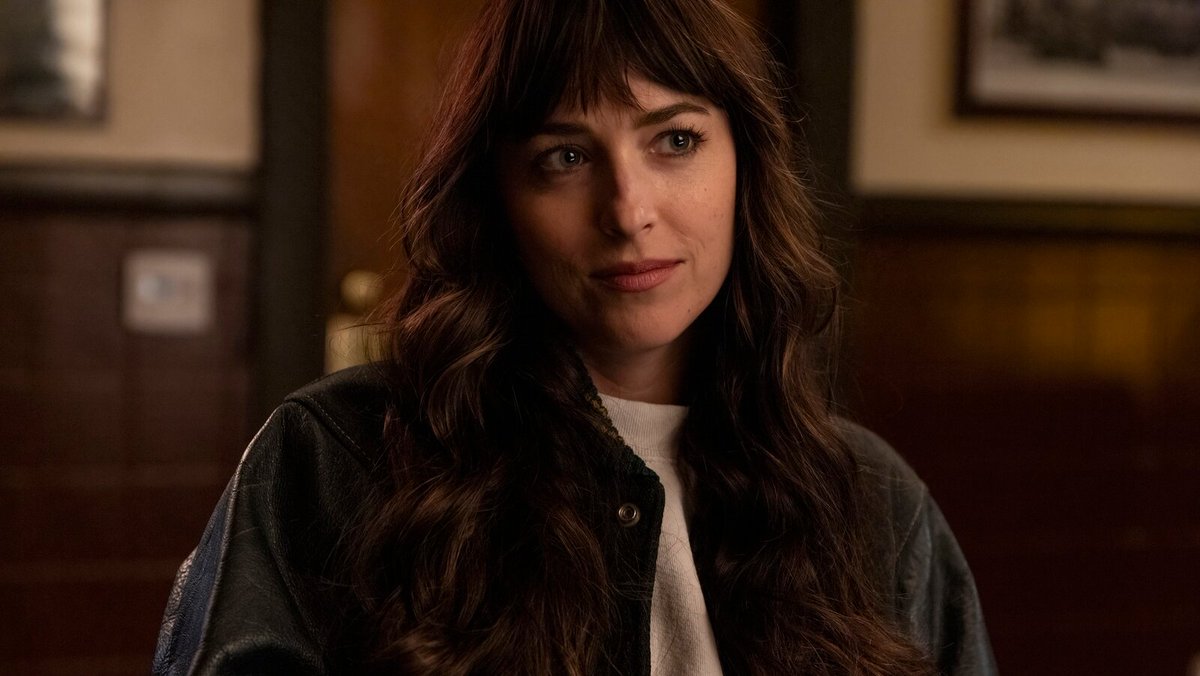 thecinemaland's tweet photo. Happy birthday, Dakota Johnson! https://t.co/1pKhohv29H