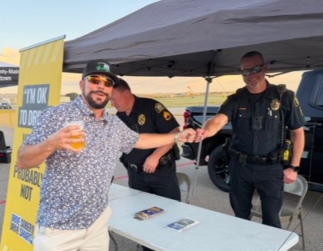 “Nobody I’ve ever stopped set out to drive impaired.” — Sgt. Moore, St. Paul PD  

Officers offered breathalyzers &amp; talked about the dangers of impaired driving at Holman’s Table for the @Current Happy Hour. Drive sober. Drive smart. Learn more: dps.mn.gov/news/ots/learn…