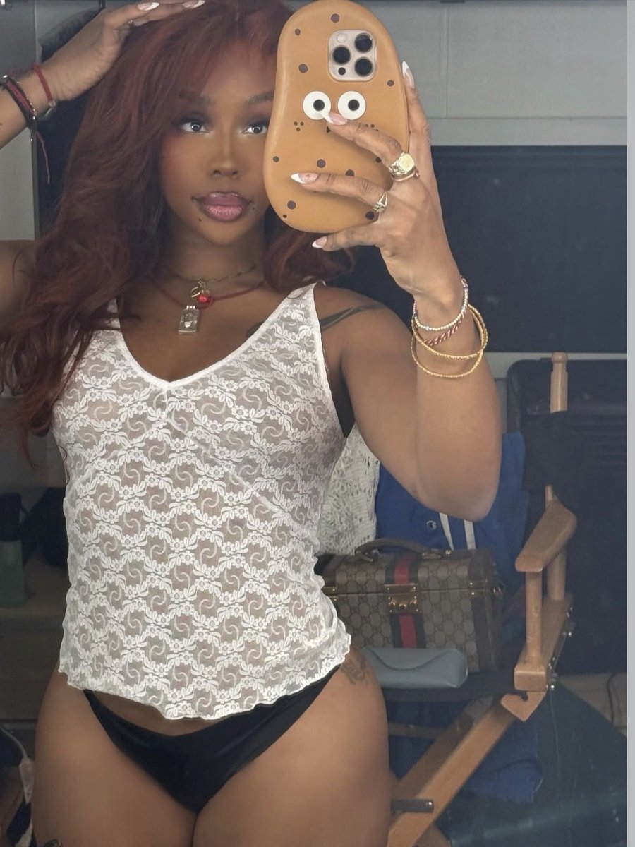 I be hating how cases never feel thin enough and she goes around with this btch