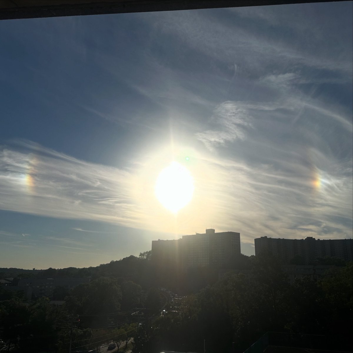 KrisSheldon3's tweet photo. @capitalweather Really long lasting sun dogs. West End, Alexandria https://t.co/JosOF2nxtD
