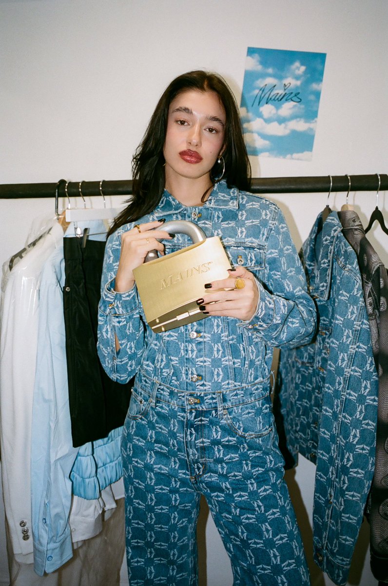 Skepta's tweet image. Delilah wears #MAINS