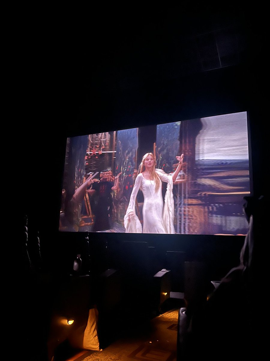 shelleysversion's tweet image. MUSIC VIDEO OF THE YEAR IM NOT EVEN JOKINGGGG #TSTheLifeofaShowgirl