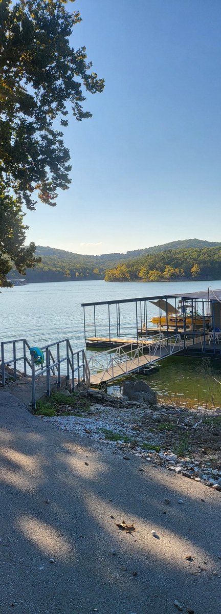 beardbot's tweet image. Here's a lake Pic for you @nogooddeed2