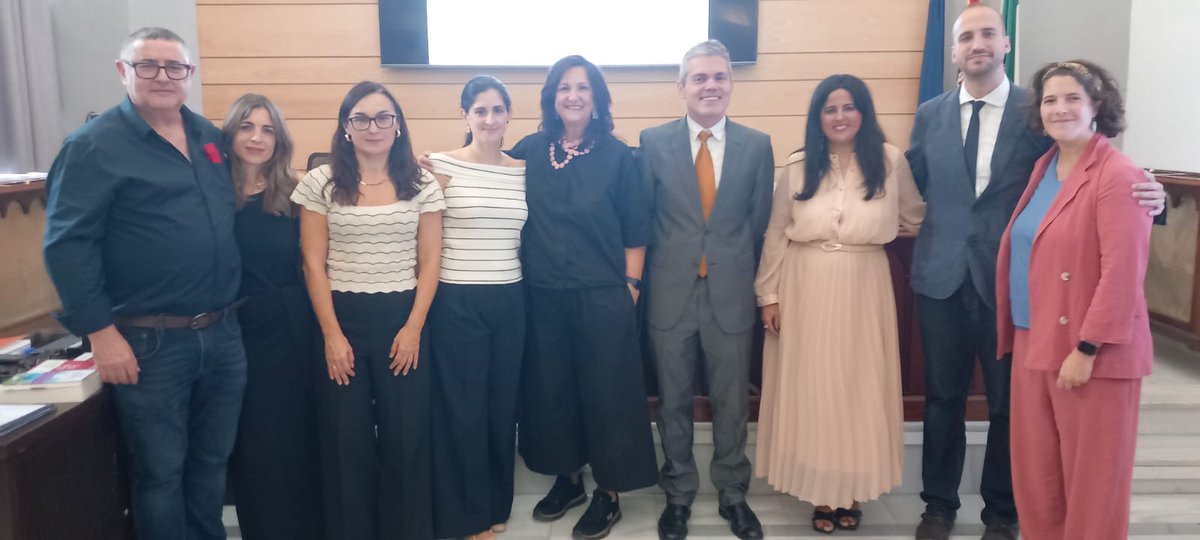 Orgulloso de haber formado parte del tribunal que ha reconocido a Charo como profesora titular en la Universidad de Sevilla. Una jornada impecable en lo académico y entrañable en lo humano. ¡Felicidades, Charo, por este nuevo capítulo que comienza!
