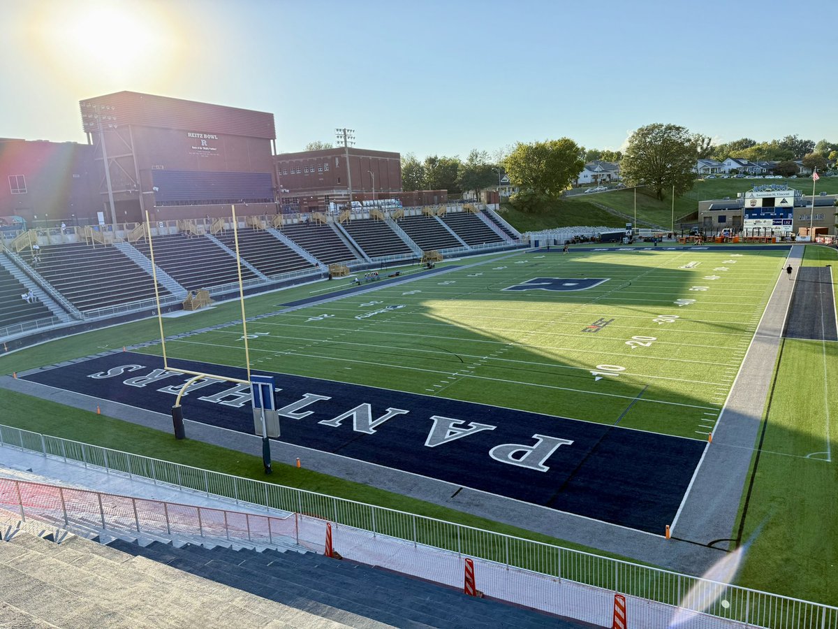 #1 Memorial (6-0) at #10 Reitz (4-2) at 6:30 PM on IHSAA TV. 

Watch: ihsaatv.org/?B=2678433

Memorial has scored the most points (223) in the SIAC, while Reitz has allowed the 4th fewest points (97).

Memorial has won 15-straight regular season games and Reitz is 35-7 since the