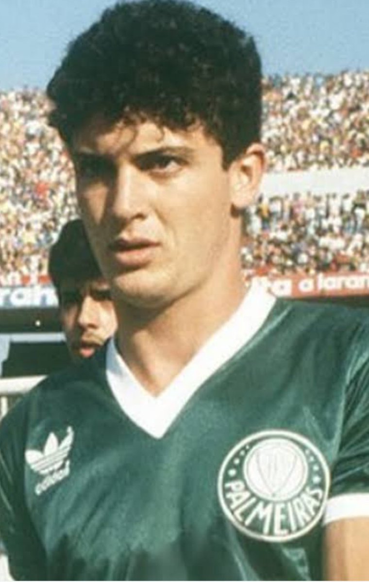 Edu Manga morreu, novo, aos 58 anos. Edu era o símbolo da esperança por dias melhores para uma geração de palmeirenses. Craque de bola. No ano de 87 ele foi um dos melhores jogadores do país. Que tristeza.