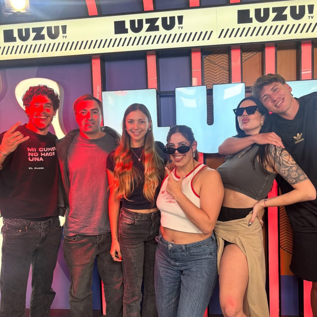 ZZNoficial's tweet image. Siempre se Pica y más cuando hay Invitados que Sorprenden 🔥 Tras su Paso por la #FormulaS, @JoseGimenezZapi volvio a #AlgoVaAPicar donde junto a @VictoriaGarabal, @ToritaVillar y @MarcosGiles122 recibieron a Dani y Gerson 💘 Ellos son una Pareja que se hizo muy Viral en TikTok