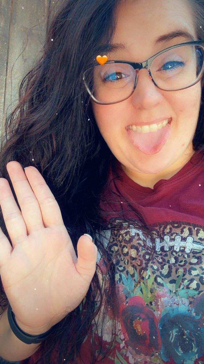 desbreann's tweet photo. Raise your hand if you quit your job today and told them tomorrow would be your last day! 🙋🏽‍♀️

✌🏼 to the toxicity of the hospital! https://t.co/qoGStR1bro