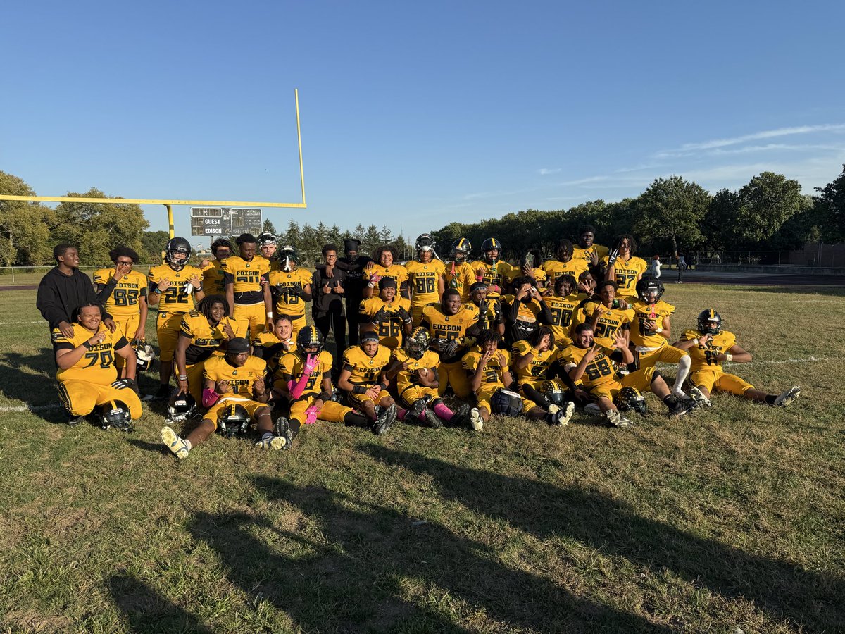 0-7 to 7-0 we rolling! And s/o <a href="/ahmirponder6/">Ahmir Ponder</a> for breaking the single season record for rushing yards!