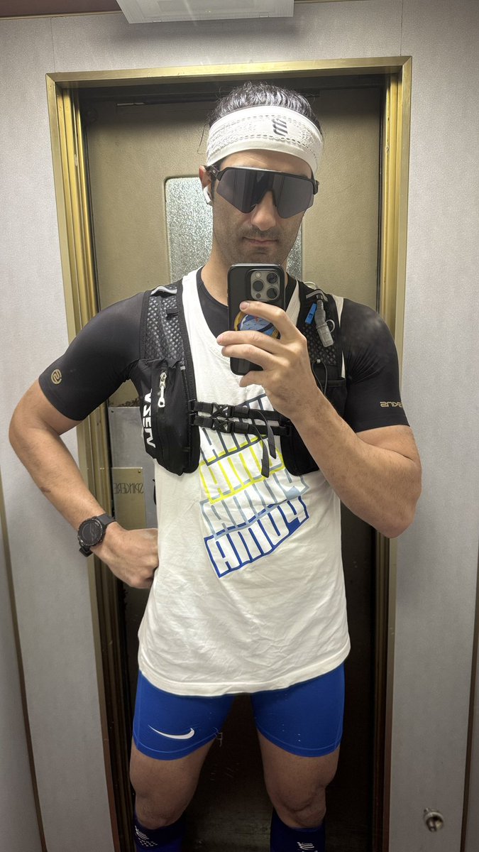 HSenkaei's tweet photo. After many years, I finally got the chance to run 20 km، and I did it!

#running #compression #skins #Oakley 
#FitnessBoy https://t.co/Qu4lzsDuNX