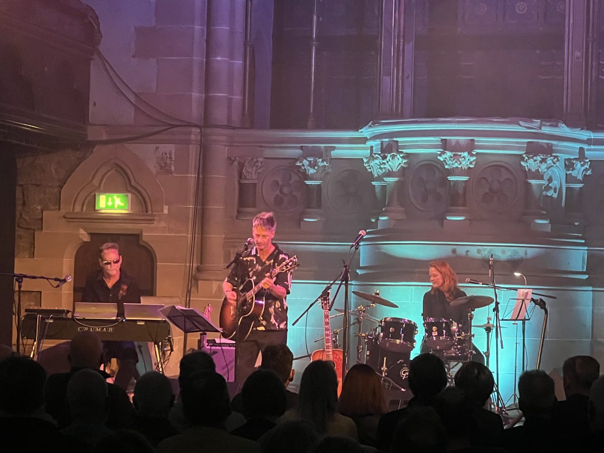 Overourwall's tweet image. ☔️ An actual shelter from the storm tonight ⁦@Cottiers_Venue⁩ 

⁦✅⁦@CallumFT⁩ ⁦@paul_mcgeechan⁩ and friends were all on very good form 

💥 And…we got an exclusive announcement about Friends Again ( Again 🤫) 

Nice to meet ⁦@GlasgowIcarus⁩ too 👋