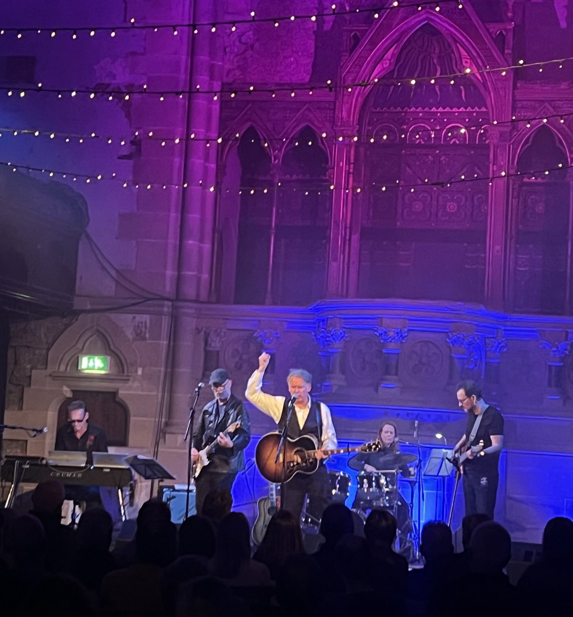 Overourwall's tweet image. ☔️ An actual shelter from the storm tonight ⁦@Cottiers_Venue⁩ 

⁦✅⁦@CallumFT⁩ ⁦@paul_mcgeechan⁩ and friends were all on very good form 

💥 And…we got an exclusive announcement about Friends Again ( Again 🤫) 

Nice to meet ⁦@GlasgowIcarus⁩ too 👋