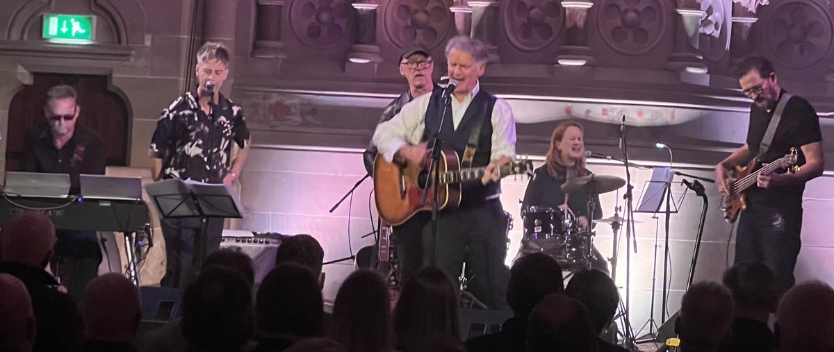 Overourwall's tweet image. ☔️ An actual shelter from the storm tonight ⁦@Cottiers_Venue⁩ 

⁦✅⁦@CallumFT⁩ ⁦@paul_mcgeechan⁩ and friends were all on very good form 

💥 And…we got an exclusive announcement about Friends Again ( Again 🤫) 

Nice to meet ⁦@GlasgowIcarus⁩ too 👋