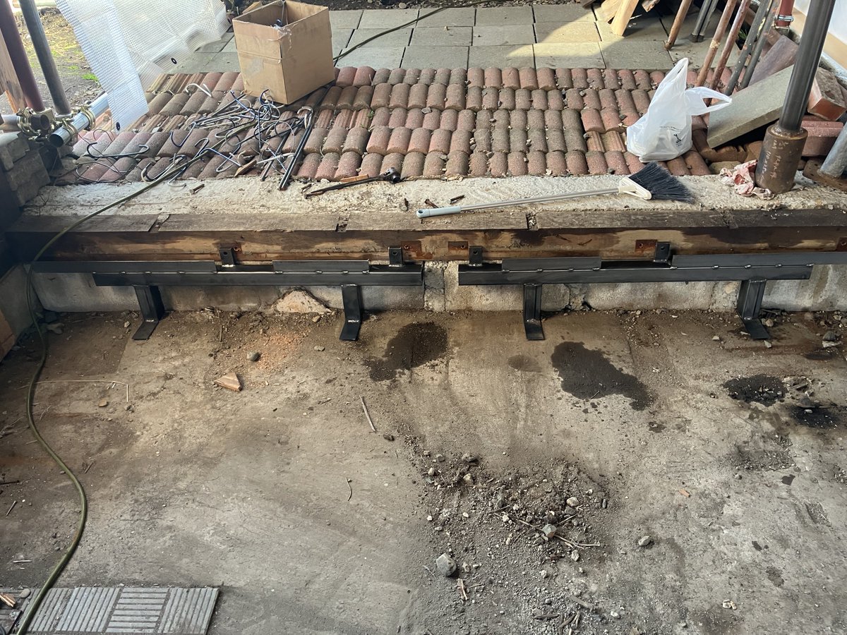 新しく作ったの高さもいい感じになったな
錆止め塗って設置するか