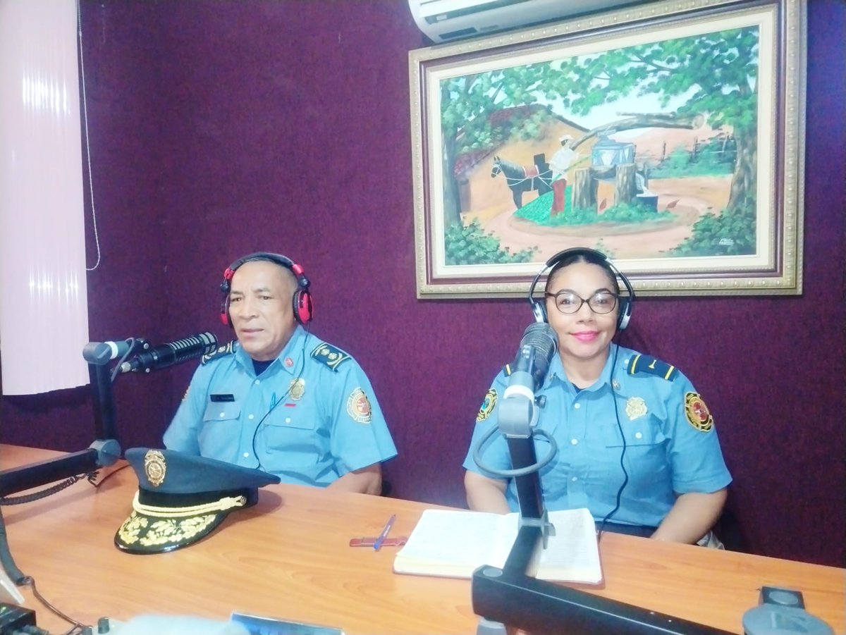 BCBRP's tweet photo. 📻🔥 #Veraguas | Personal de #EXBURES y #DINASEPI del BCBRP participó en Original Stereo sobre el Mes de la Prevención de Incendios. 🚒🇵🇦 https://t.co/6YnDwdRO0P
