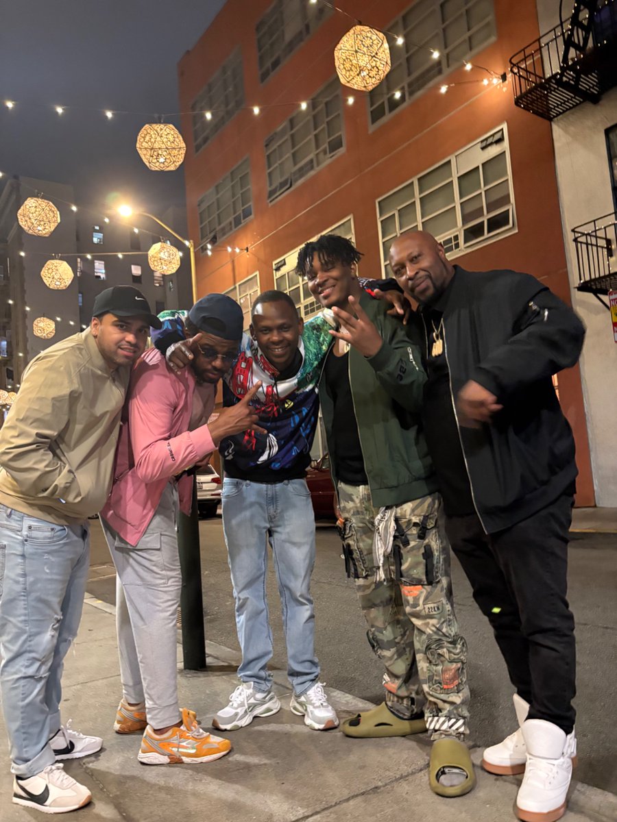 Da brodas ✊🏾✊🏾✊🏾🎭
<a href="/DrMuyBueno/">Bueno</a> <a href="/X_Tha_God/">X Tha God 💫</a> <a href="/FirearmZeek/">Firearm Zeek</a> <a href="/easy2bnasty/">B.Nasty</a> 
#CrowdShyt #GBE <a href="/CrowdShyt/">The Crowd</a> 🐱🐱🐱🎭