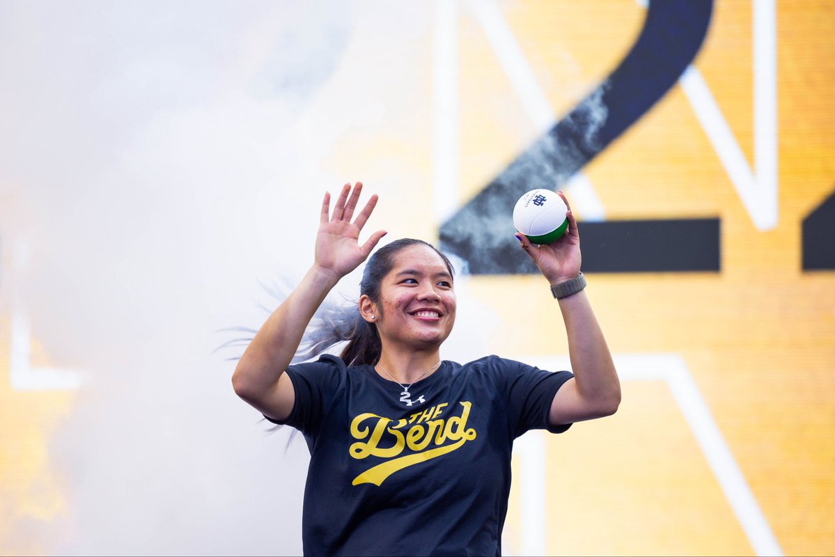 ndwbb's tweet image. vibes? immaculate. location? the bend. energy? unmatched.

#GoIrish