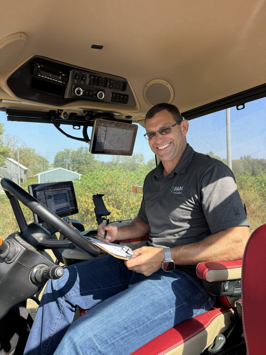 Busy week of soybean harvest. We even had to recruit Bill to run grain cart today. Only 5 more soybean plots &amp; the office to harvest after tonight. #Soybeans #Harvest25