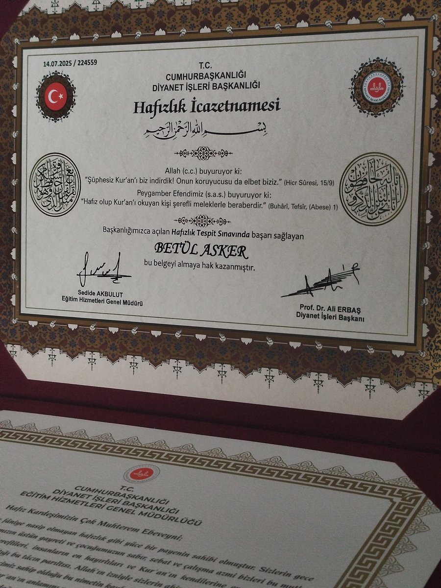 “Şüphesiz zikri (Kur’an’ı) biz indirdik, onun koruyucusu da elbette biziz.”
(Hicr, 15/9) الحمدلله ✨