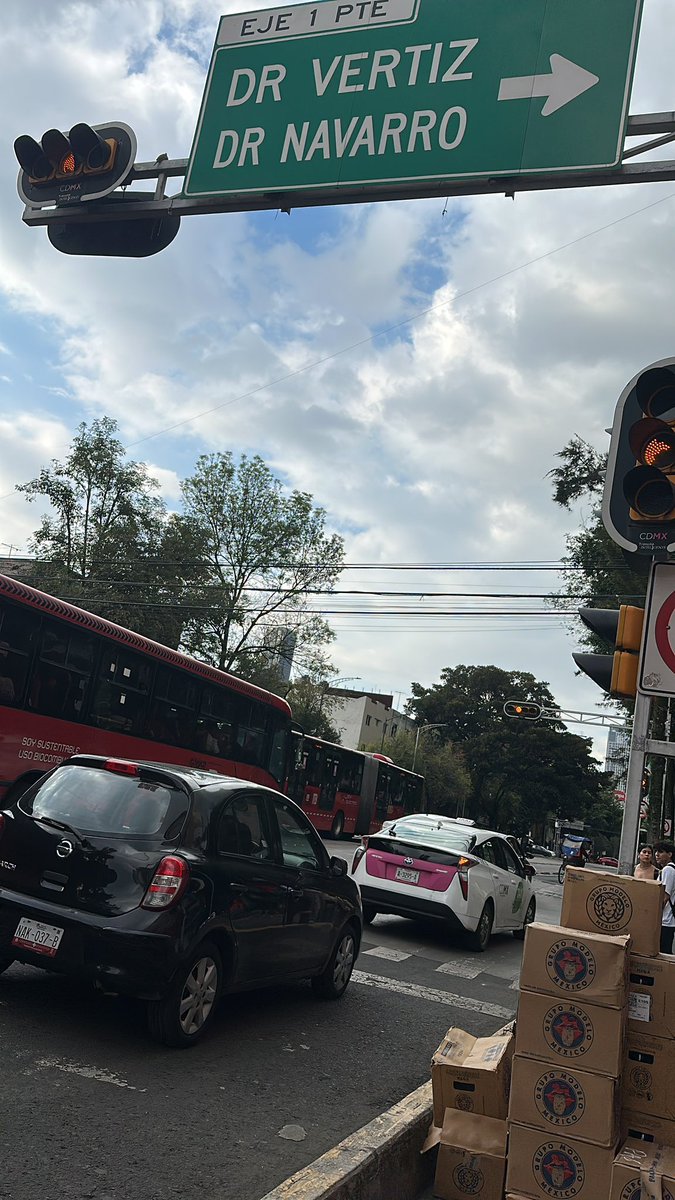 Zaabdiel's tweet photo. URGENTE 🚨 🚨🚨🚨🚨🚨🚨
NO SIRVE SEMÁFORO AVENIDA CUAUHTEMOC CRUCE CON COLIMA ALCALDIA CUAUHTEMOC COLONIA ROMA 

@LaSEMOVI @UCS_GCDMX @OVIALCDMX https://t.co/pFpCKyuehj