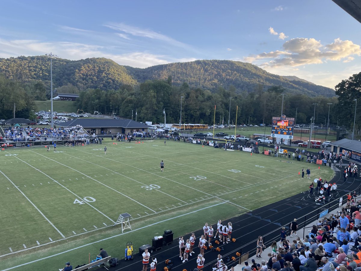 Greg_BHCSports's tweet photo. Welcome to Bullitt park in big stone gap.  #hcfh https://t.co/Aot0W3jkyy