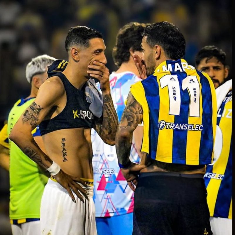 <a href="/pabloladaga/">Pablo Ladaga</a> <a href="/marcelonasarala/">marcelo nasarala</a> <a href="/CeciliaFranco/">Cecilia Franco</a> <a href="/LeoUrangaok/">LeoUrangaok</a> <a href="/nicosantirso19/">Nicolas Santirso ⚽</a> 🎙️ “Di María y Paredes se adaptaron rápido al fútbol argentino”.

🟡🔵 “Jugando Paredes, el equipo está bien armado. Boca está mejor”.

👉 “MOSTAZA” MERLO, en vivo por Fútbol Continental.