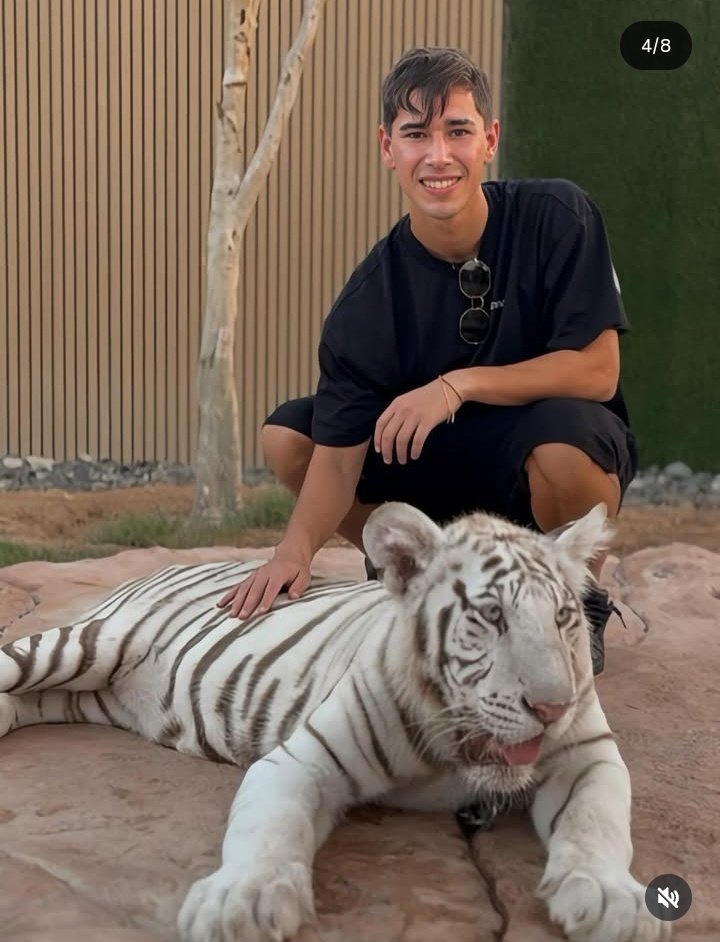 ladomingonetta's tweet image. Uno que anda en cualquiera es Rivera