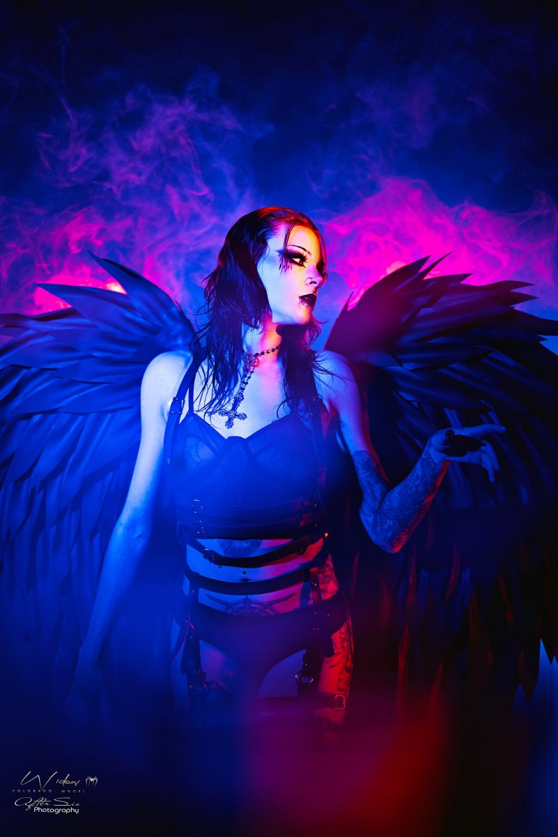 aftersixphoto's tweet photo. Goth Style Dark Princess with model: @laciferrr_ . @aftersixphotography #aftersix #aftersixphotography #studio #studiophoto #studiophotography #coloradomodel #coloradomodels #smokinghotinstagirl #❤️❤️ #🔥#dark https://t.co/usX3SVkzsk