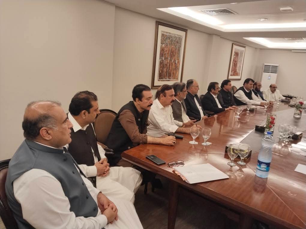 مذاکرات کا آخری مرحلہ مکمل ✅
حکومت پاکستان، حکومت آزادکشمیر اور جموں کشمیر جوائنٹ عوامی ایکشن کمیٹی کے نمائندگان نے معاہدے پر دستخط کر دیے۔
تفصیلات اور متنِ معاہدہ کچھ ہی دیر بعد جاری کیا جائے گا۔
#RightsMovementAJK