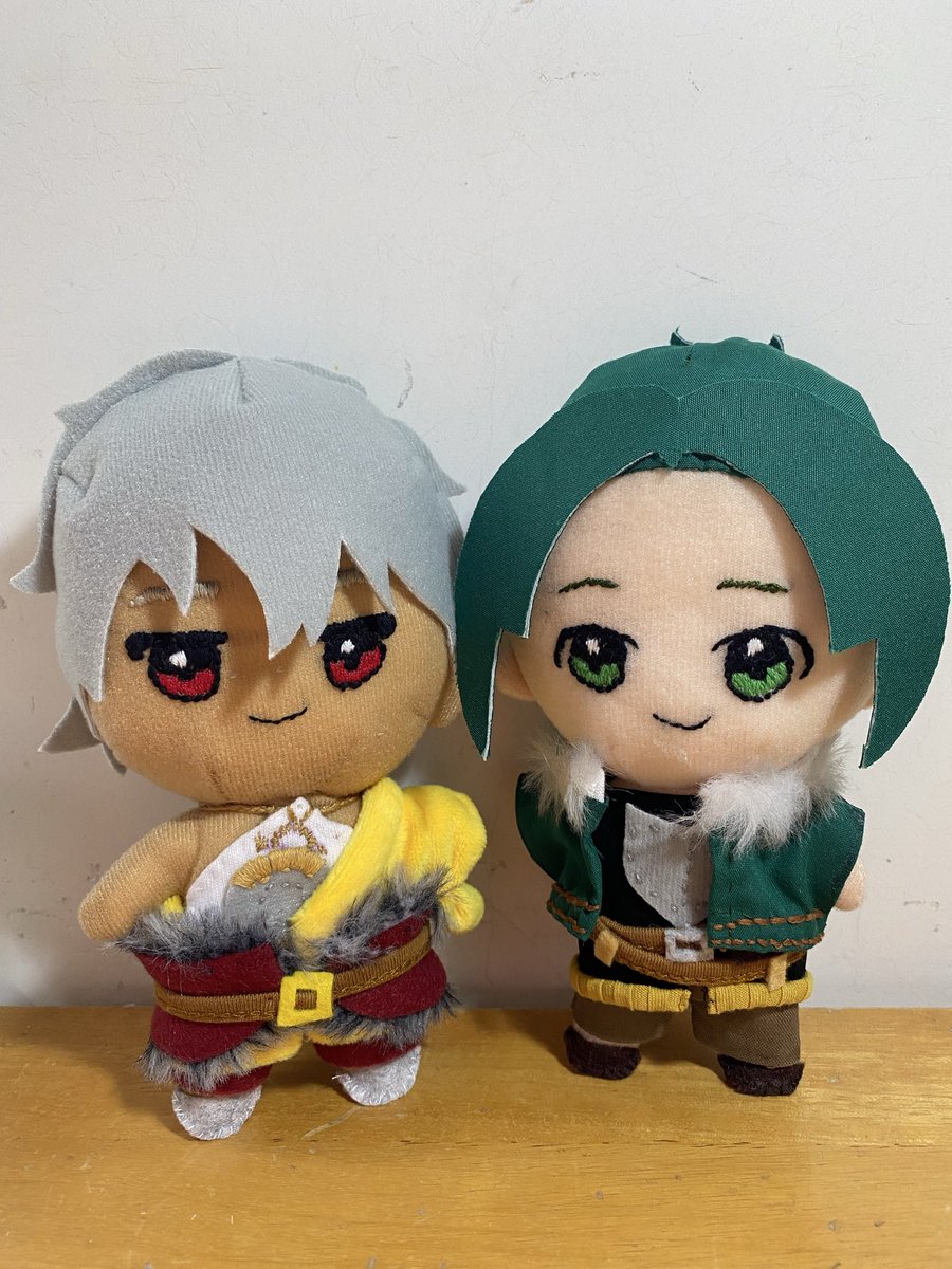 rain_minamo's tweet photo. 今SSQ2の話題あちこち見かけるので、SSQ2の沼にどっぷりハマったは良いが10年前のゲームなのでグッズ無さすぎて
縫い物得意な家族にダメ元でぬい作り依頼した結果生まれた力作を自慢させてくれ
因みに私もその家族もぬい活系は経験0でした
#世界樹の迷宮 #新・世界樹の迷宮2 #SSQ2 https://t.co/3BeFM8syTg