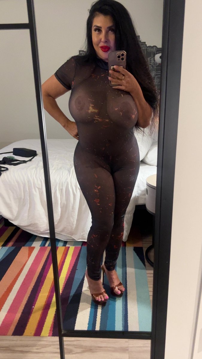 JayleneRio1's tweet photo. Happy TGIF X 💋
Please repost if you like my new body suit https://t.co/MboRCRSf99