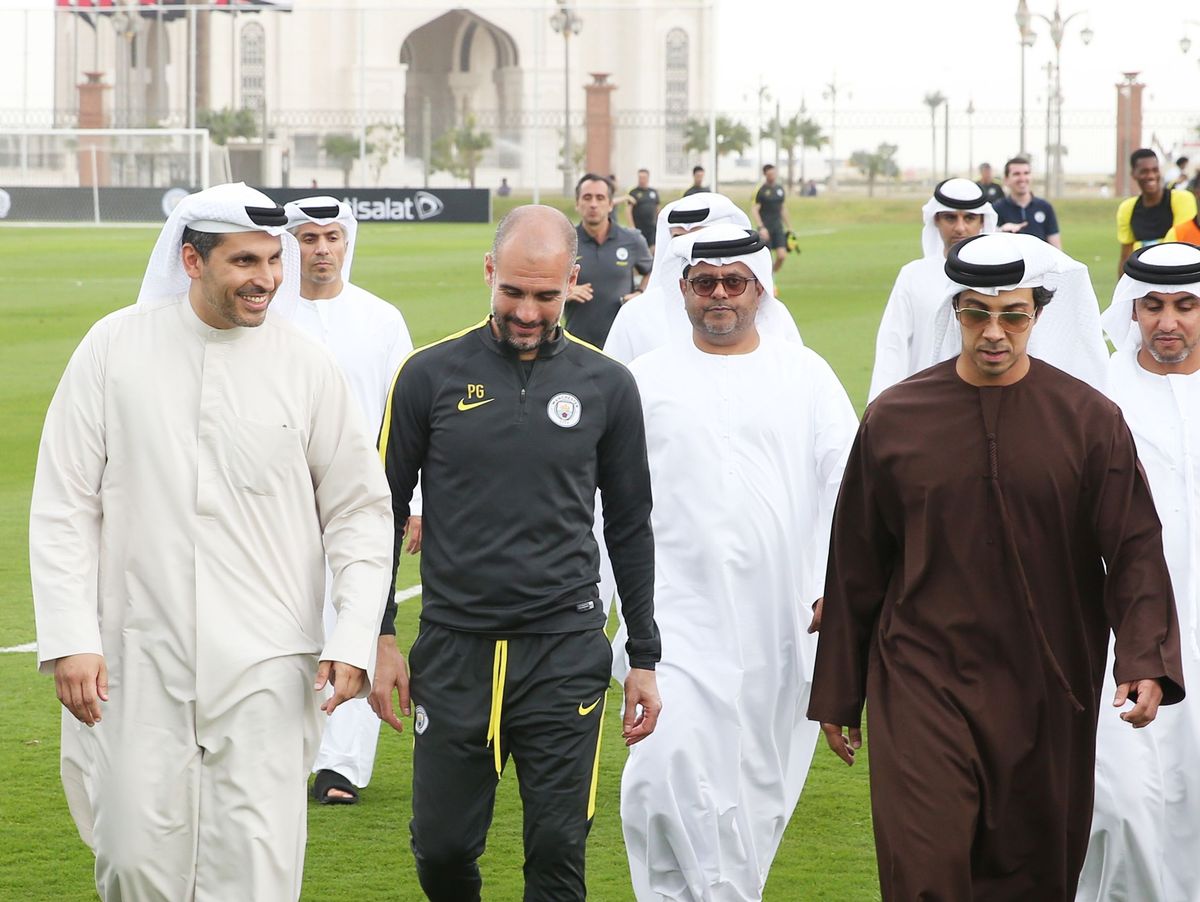 Que sí, que sí, Pep. Que també vas promocionar el mundial podrit de corrupció de Qatar, hi vas entrenar a canvi d'un bon grapat de milions i ara entrenes un equip propietat d'un sheik d'Abu Dhabi.
Drets humans? I petrodòlars, xato. Que et tenim clissat.