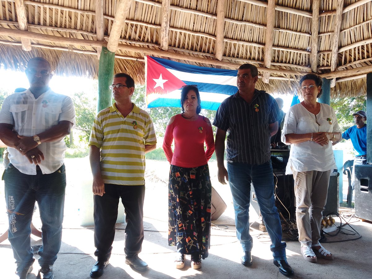 PresidenciaAMPP's tweet image. Recocidos los trabajadores agropecuarios en #IslaDeLaJuventud. Su entrega a una de las prioridades, la alimentación del pueblo y ante un bloqueo genocida ellos se crecen. El #PoderPopular les envía el #SentirPinero #TumbaElBloqueo