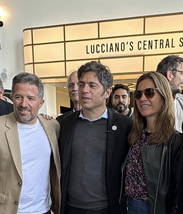 Interesante. Una de las pocas fotos de Raverta con empresarios marplatenses en el último tiempo. Invierten y crean trabajo en la ciudad.