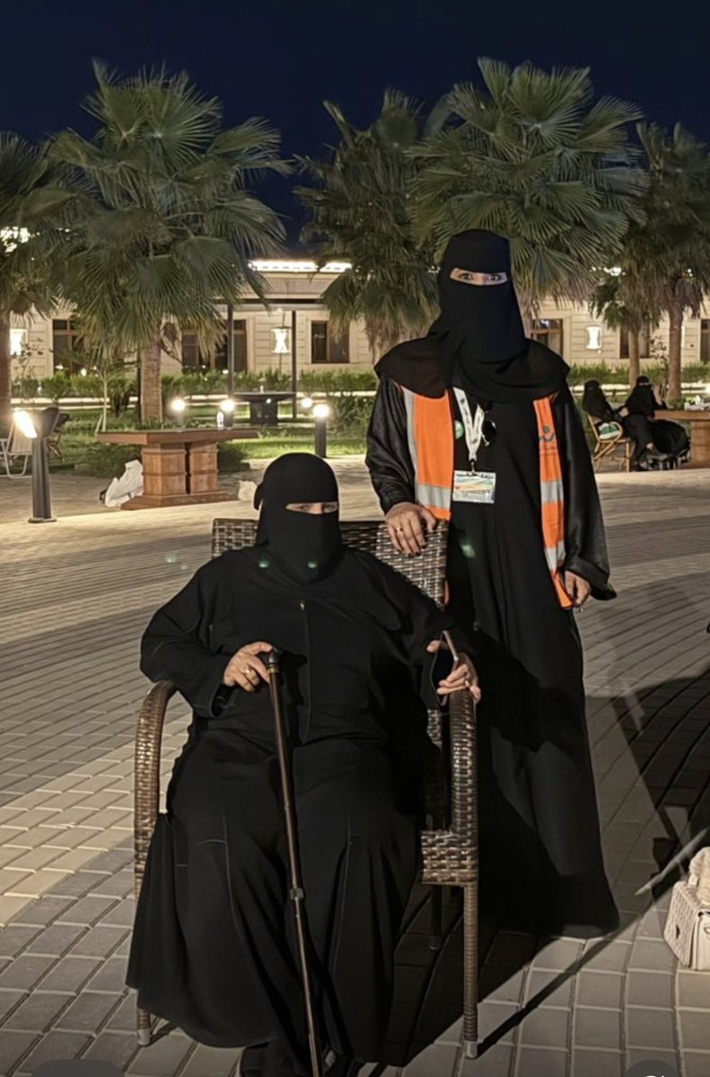 cloudofgood3's tweet photo. شارك فريق سحابة خير التابع لجمعية العمل التطوعي بتبوك@TabukVAs مع جمعية لأجلهم @Liajlehum لذوي الأعاقة بركن لكبيرات السن بمناسبة اليوم الوطني🇸🇦 وأحتفل الأمهات مع ذوي الأعاقة وأنعكست هذه المشاركة بشكل أيجابي على نفسية الأمهات وشاركوهم الهدايا بهذه المناسبة الغاليه على قلوبنا https://t.co/Q2ItEap2wL