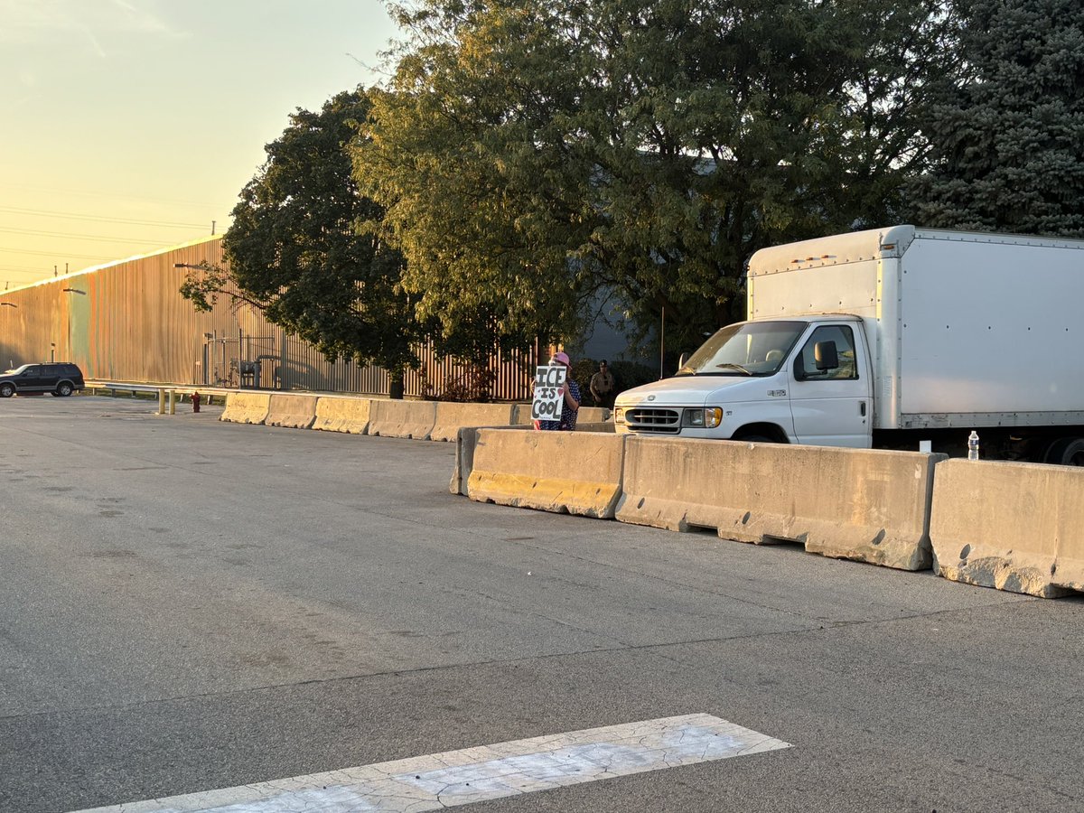 A single pro-ICE protester is in the closed off zone at Broadview.