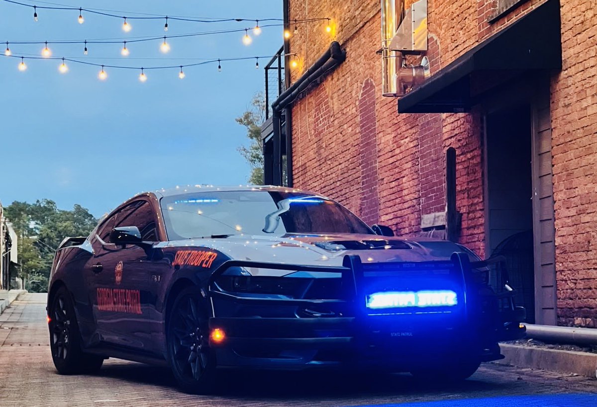 ga_dps's tweet photo. As the sun sets, let it be a reminder to plan ahead. Driving impaired puts lives at risk—yours and others on the road. Make the safe choice: never drive under the influence. 🚔
#DriveSober #GAStatePatrol #DontDrinkAndDrive #ArriveAlive https://t.co/mUFBrQJ54t