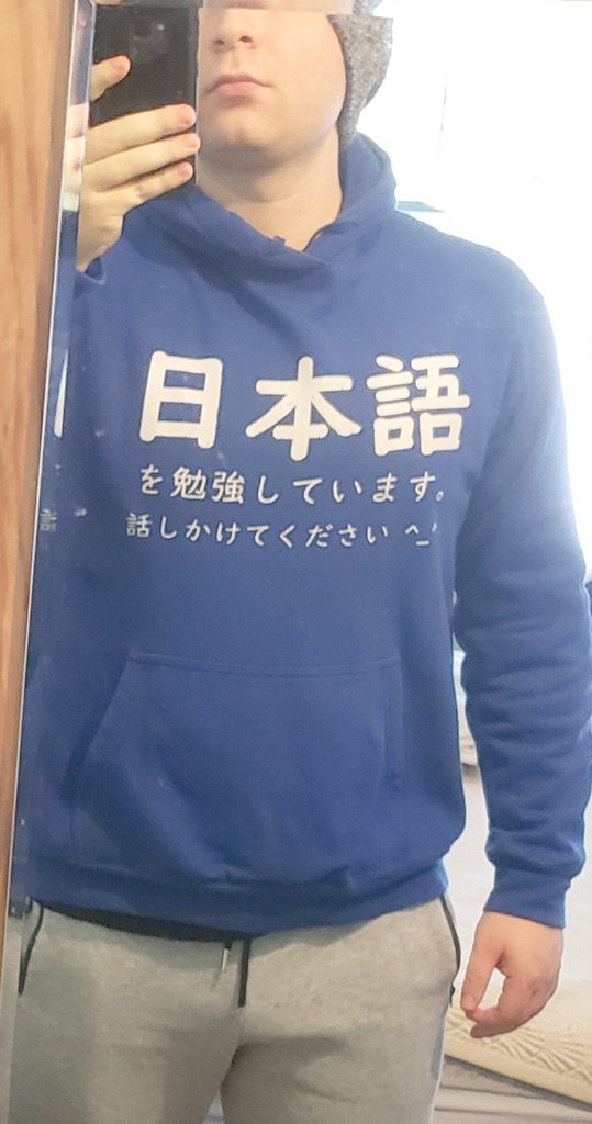 Happy101l's tweet image. このパーカー、2年くらい持ってるんです。
まだ日本語で誰にも話しかけてないんですけど、アメリカに住んでるんですよね。(草)
#learningJapanese #ファッション 
#langtwt #日本語学習 #日本語勉強
#LanguageLearning #言語学習