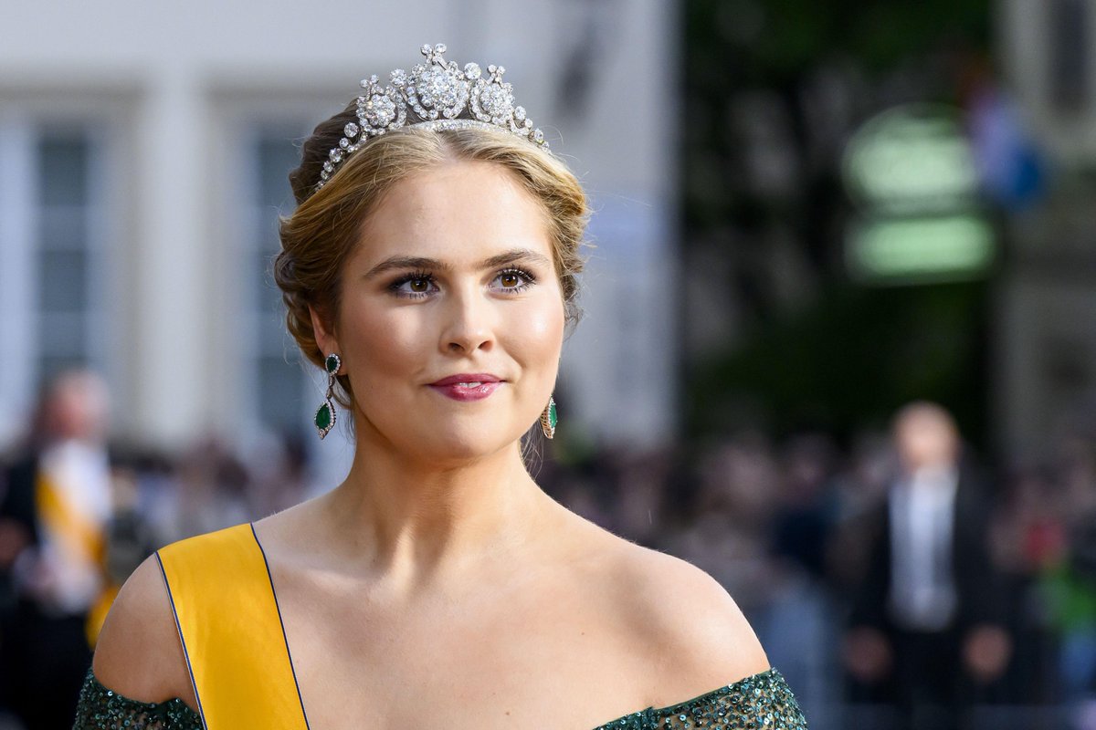 Princess Amalia looks absolutely STUNNING!! So gorgeous!