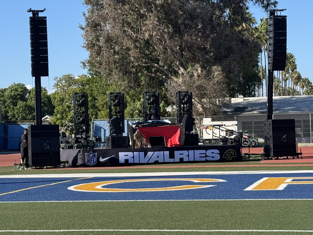 It’s happening tonight at Crenshaw. DJ Mustard, a Dorsey grad, is setting up to supply the music for Crenshaw-Dorsey. If you haven’t attended this rivalry game, you never know what can happen. Nike game.