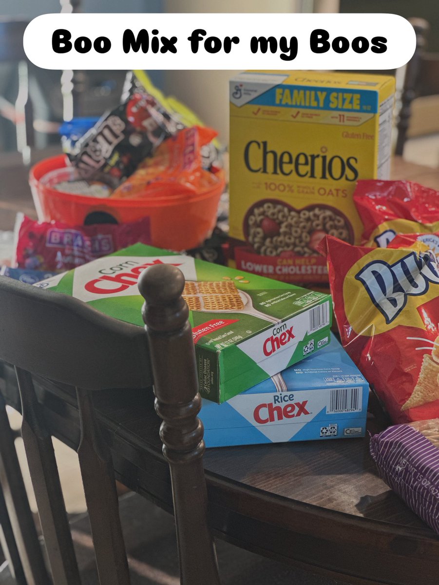 techamys's tweet image. 🎶👻 It’s beginning to look a lot like Boo Mix time for my Boos! 🎶🎃 #edtech #educoach #halloween #trickortreat #boo #candycorn