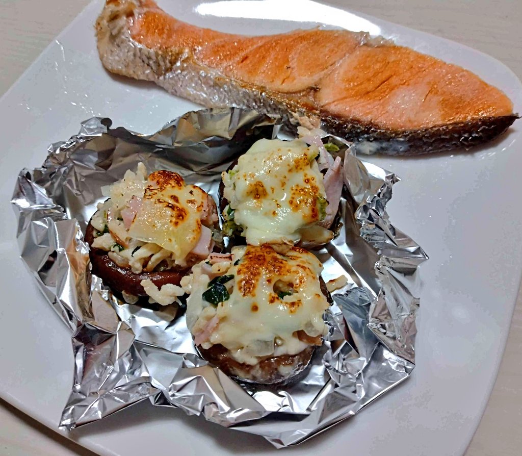 朝からせっせと椎茸グラタン作る悲しい男です
